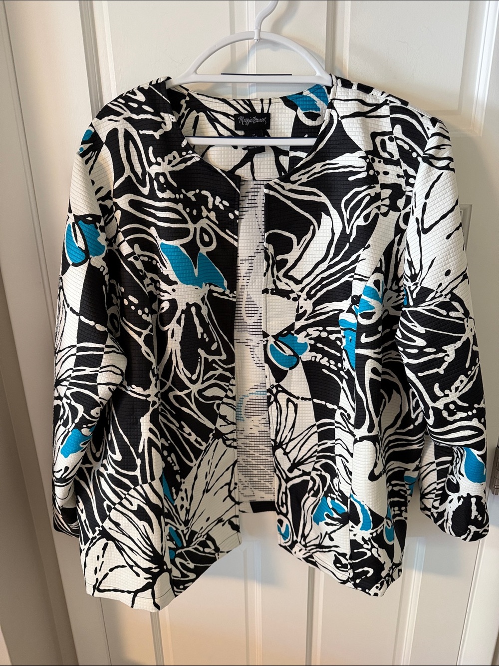 Maggie Barnes Open Front Abstract Floral
Collarless Statement Jacket Size 3X